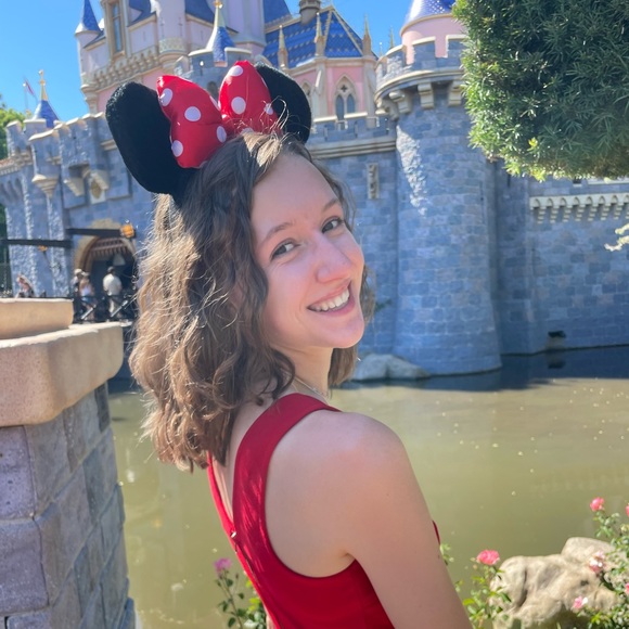 Meet your Posher, Hailey - Picture 3 of 5